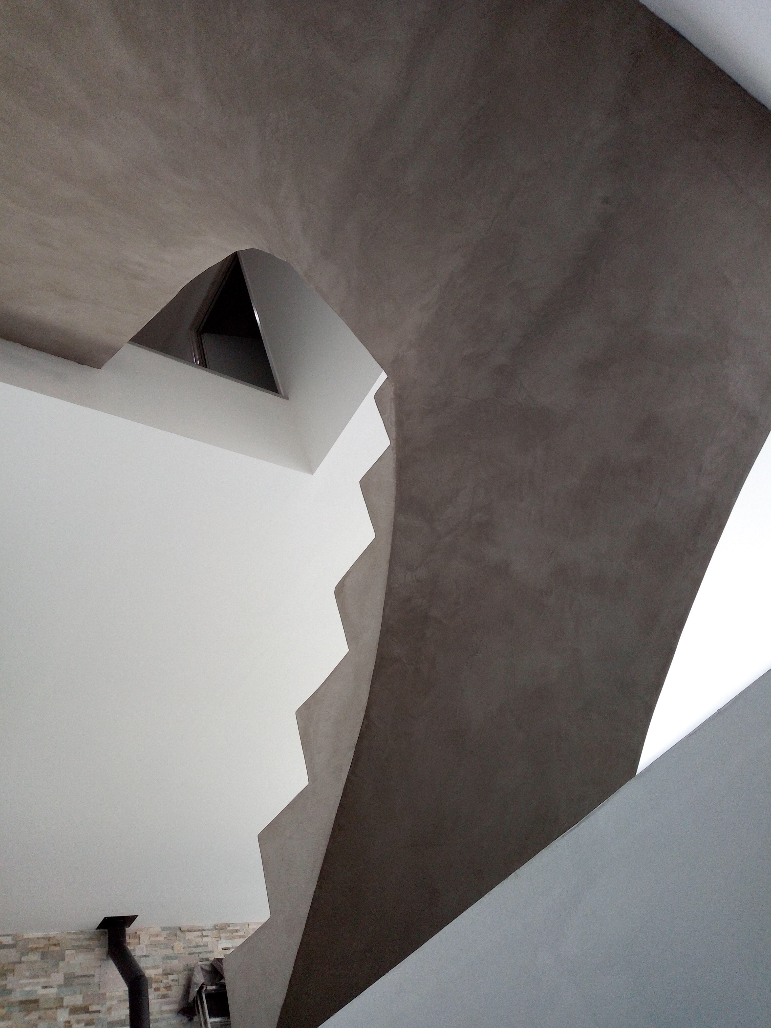 splendide escalier à paillasse dans une pièce à vivre en béton ciré couleur sofia le bouscat-bordeaux(33) pour un particulier