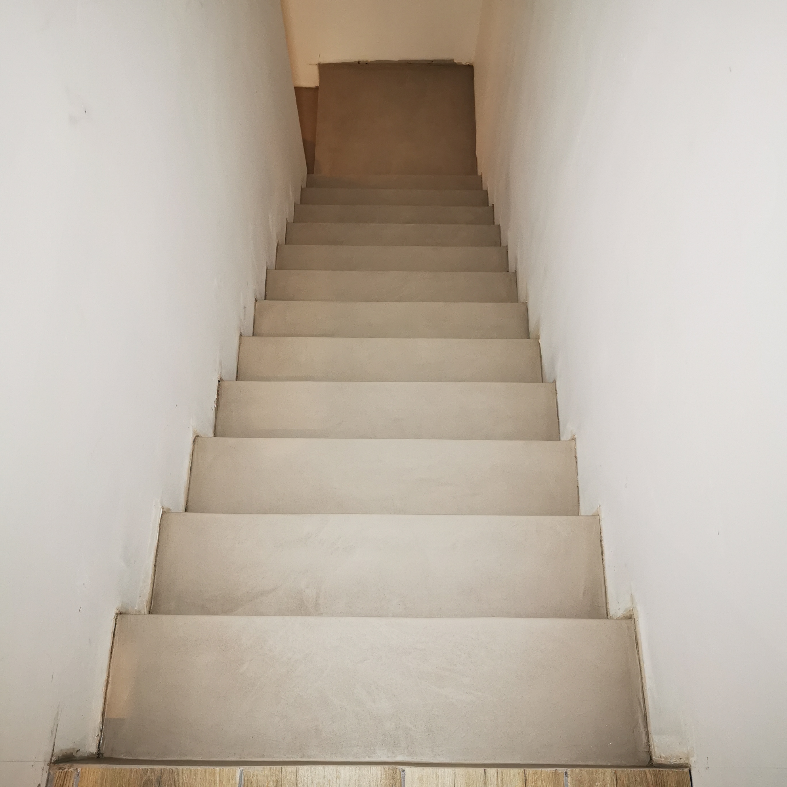 béton ciré sur un escalier béton près de Bordeaux