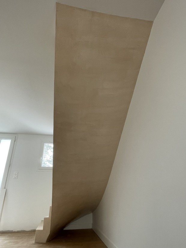 escalier à paillasse d'une maison individuelle en béton ciré à Perigny pour un particulier par notre expert en béton ciré