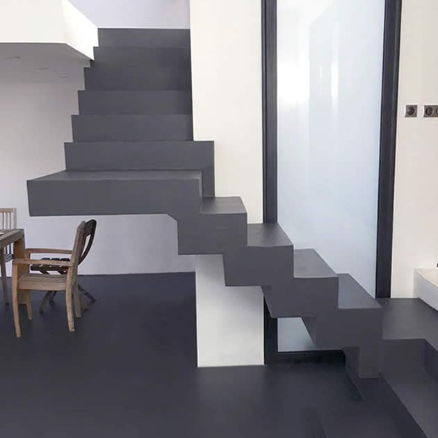 Escalier quart tournant design en béton ciré